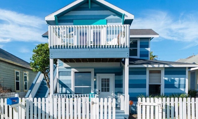 San Jacinto House | 1BR Upper Unit w/Private Deck & Gulf Views, Walk to Beach, Pier & The Strand!