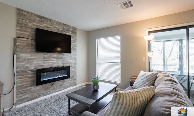 Table Rock Condo | 1BR WALK-IN~Pet Friendly ~ Resort Amenities ~ Fishing ~ FREE TICKETS INCLUDED! (PR40-9)