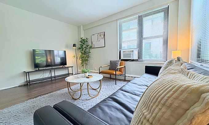 Hyde Park Apartment | 1BR with Spacious Feel & Comfort