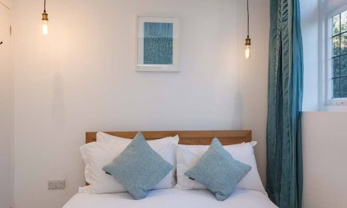 Bournemouth Apartment | 1C - Modern Apartment, Close to Bournemouth Gdns