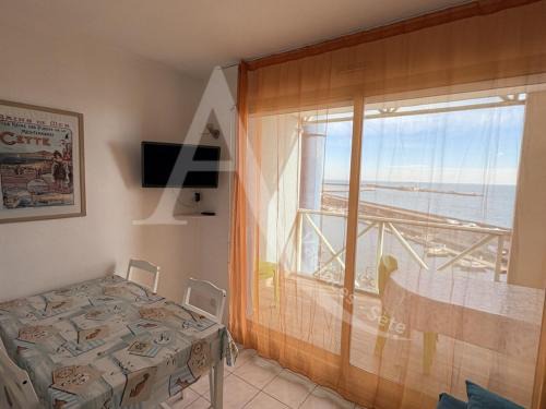 Sete Apartment | 1ERE LIGNE PORT DE SETE, 1 CHAMBRE, PKG, PISCINE
