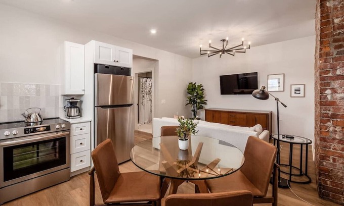 Columbus Apartment | 1mi to Nationwide | NEW |free parking