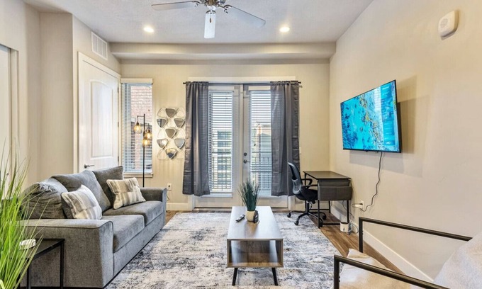 Downtown Salt Lake City Apartment | 1min Delta Salt Palace King Bed Gym Parking