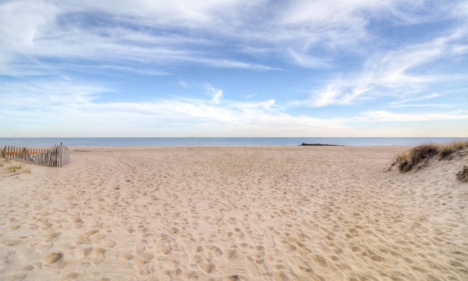 Ocean Grove Apartment | 1st Beach Block Luxury Gr. Floor Duplex - 3 houses from the Beach!