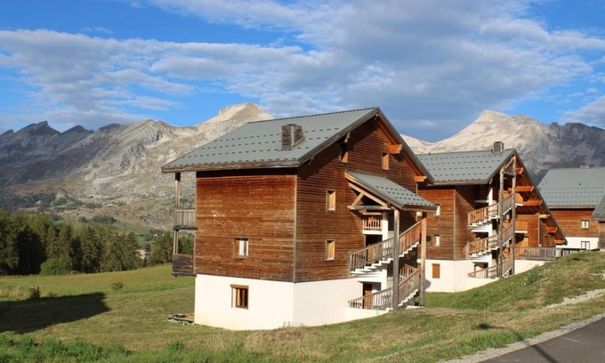 La Joue du Loup Apartment | 1st floor, view mountain, tv, 32m², La Joue du Loup