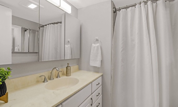 Central Naples Apartment | 2/2 Lovely Home away from home, only monthly rental