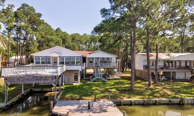 Dauphin Island House | 2/2 Pet-friendly Bayside Retreat - Happy Lee Ever After