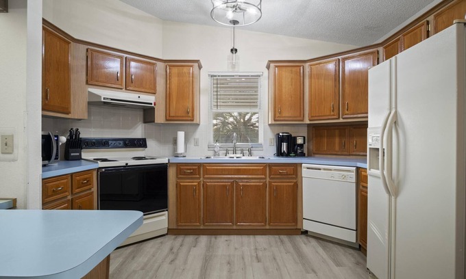 The Villages House | 2/2 ranch home, golf cart, dog allowed, near shopping & Spanish Springs