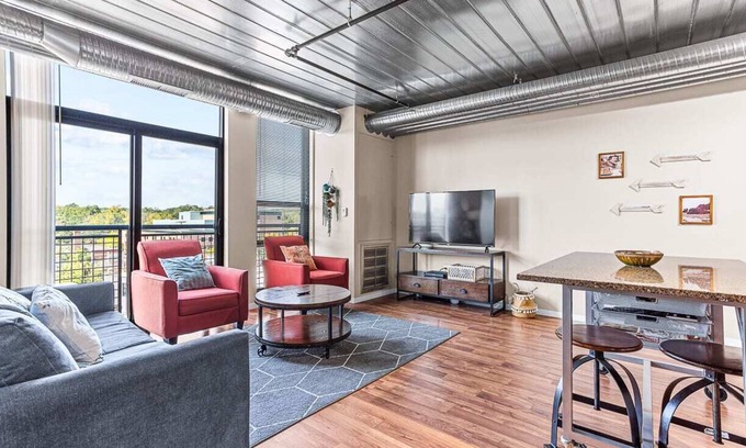 Old West Side Apartment | 2 Apts w King Beds - Near Kerrytown