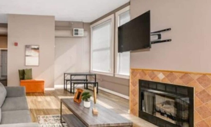 Downtown Cleveland Apartment | 2 bath| Prkg+Gym+Sauna | Perk Plaza |+30 Day