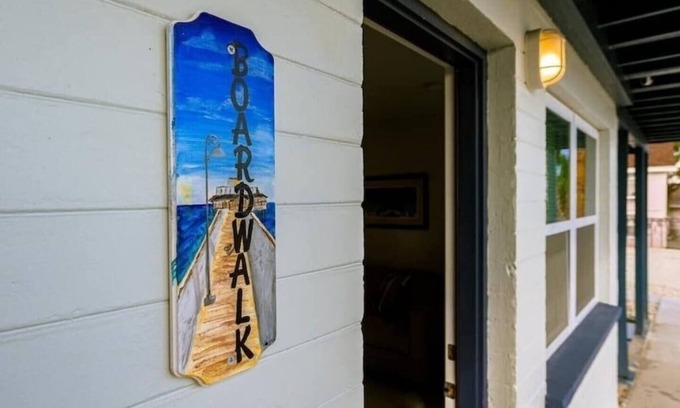 Smith's Memento Apartment | 2 Bd apt walking distance to Beach & Ocean Center