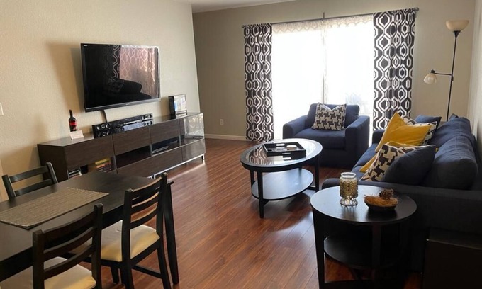 South Scottsdale House | 2 BD Townhome Old Town Scottsdale