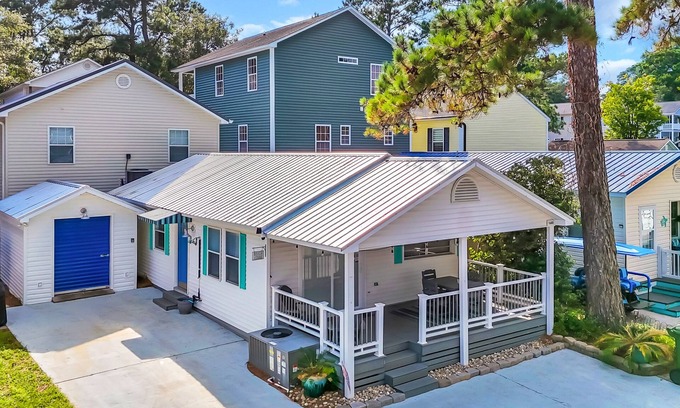 Myrtle Beach House | 2 Bdr/2Ba Charming Beach Cottage in Ocean Lakes!nGolf Cart Included