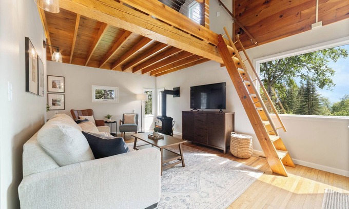 Lutsen Cabin | 2 Bdrm w/Loft Cabin by Cozy Blue Caribou