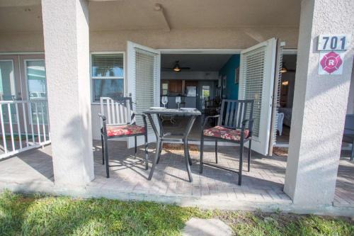 Pass-a-Grille Historic District House | 2 - Beach Club At Pass-A-Grille