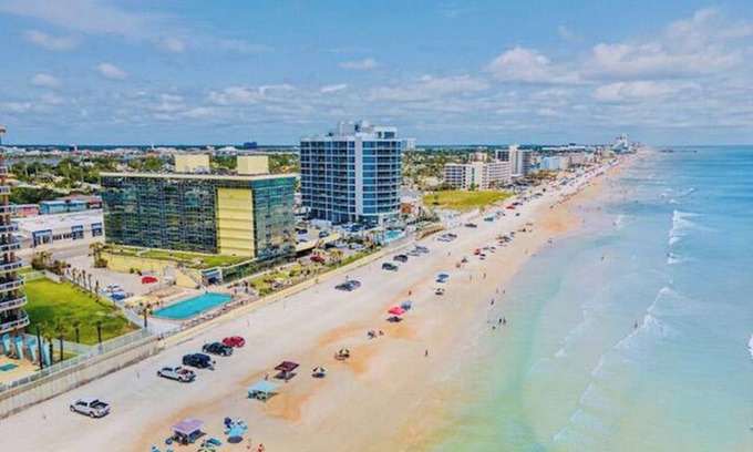 Daytona Beach Condo | 2 beach studios 2 bathrooms 🌊 oceanfront pool & tiki🍹 - Direct Beach 🏖️ Access