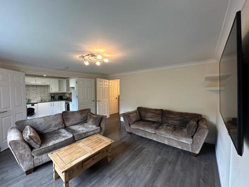 Livingston Apartment | 2 Bed & 2 Bath-Flat-Driving Distance to Edinburgh