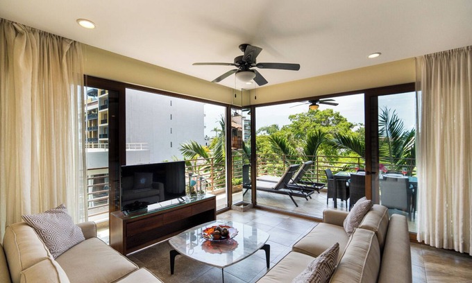 Conchas Chinas Condo | 2 Bed 2 Bath Partial Ocean View Corner Suite · R104