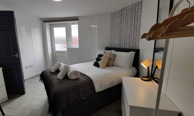 St. Thomas Apartment | 2 Bed Apt, 2 En-Suites, Fully Equipped Kitchen