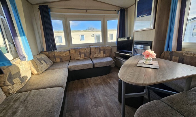 Rhyl Cabin | 2 Bed Caravan Leanne centeal heated