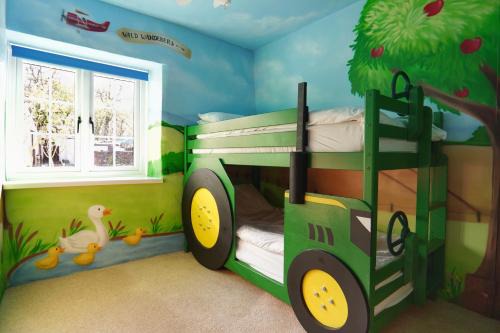Holsworthy House | 2 Bed Cottage - Kids Theme Pool Pets Hot Tub