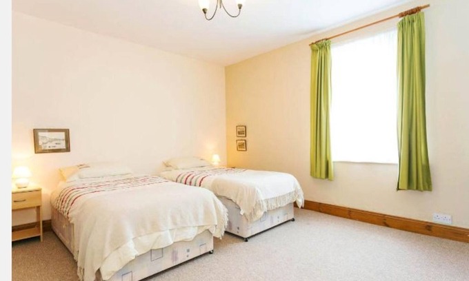 Deal Cottage | 2 Bed Cottage - Sleeps 4 - Parking - Pets - Wifi