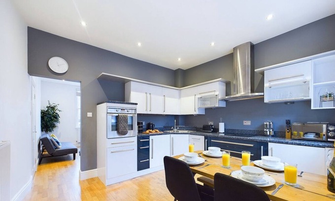 Derby House | 2 Bed Ensuite/Secure Parking/Long-Short Stay/Fast WiFi