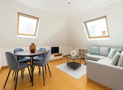 Acton Apartment | 2 Bed Flat near Acton Park