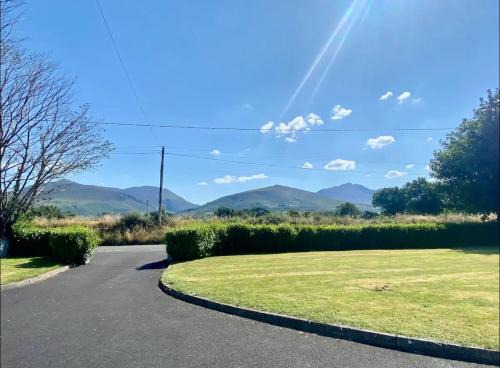 Beaufort House | 2 Bed Flat - Sleeps 4 - Garden - Parking - Wifi