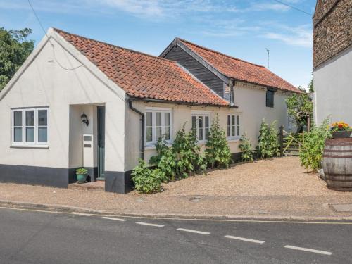 Cawston House | 2 Bed in Reepham 37016