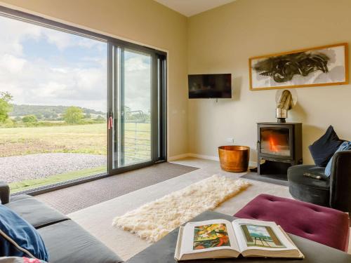 Okeford Fitzpaine House | 2 Bed in Sturminster Newton 88265