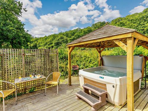 Saltash House | 2 Bed in Whitsand Bay 88308