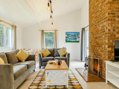 Saltash House | 2 Bed in Whitsand Bay 88311