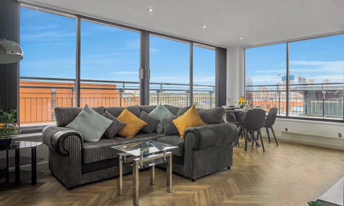 Bordesley Apartment | 2 Bed Penthouse with Beautiful City Views