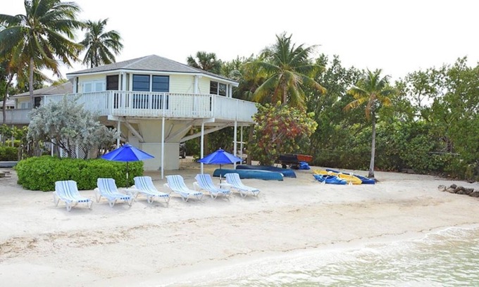 Lower Matecumbe Key Resort | 2 Bedrm/2 Bath Private Beach Boat Dock Fishing Pier Pool Hot Tub Dream Vacay