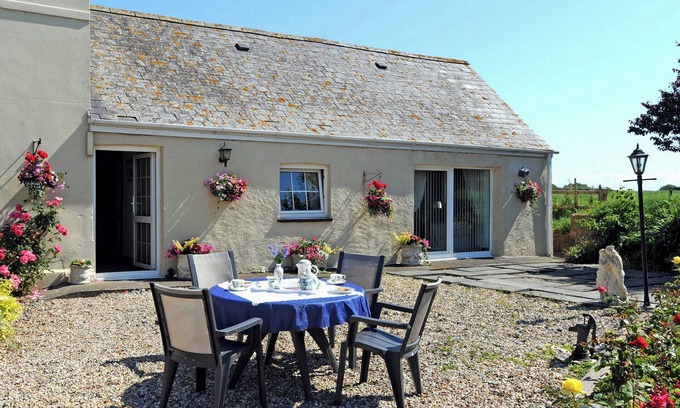 Pembroke Cottage | 2 bedroom accommodation in Cosheston near Pembroke
