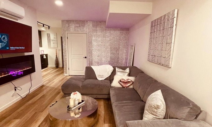 Fort Gary Condo | 2 bedroom 1.5 bath entire condo + glitter wall + free parking