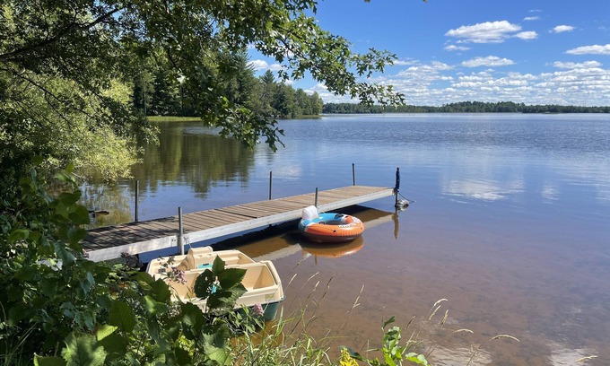 Tomahawk House | 2 bedroom, 1 bath on Lake Moahawksin