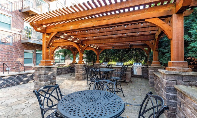 Kutzky Park Apartment | 2 Bedroom 2 Bath Apartment Park Free Near Mayo!