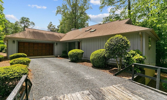 Pinehurst House | 2 Bedroom 2 Bath - Pond Views - Walking distance to U.S. Open Clubhouse