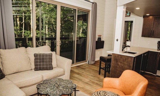 Tracy City House | 2 Bedroom-/ 2 Bath Sweet Retreat at Waters Edge / With Loft and Hot Tub