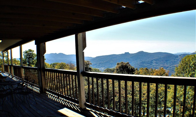 Southcrest Cabin | 2 bedroom 2 bathroom…sleeps 10 with spectacular views