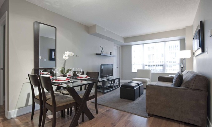Toronto Entertainment District Apartment | 2 Bedroom/2 Bathroom Suite