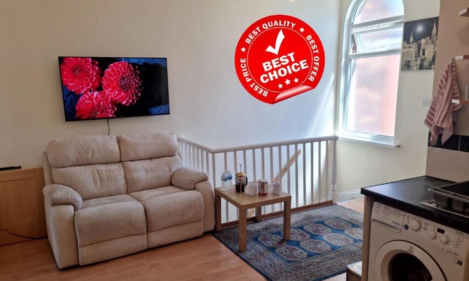 Rochdale Apartment | 2 Bedroom 4 Beds Family Flat Free Parking & Fast Wi-Fi Self-Check-in Cosy & Spacious