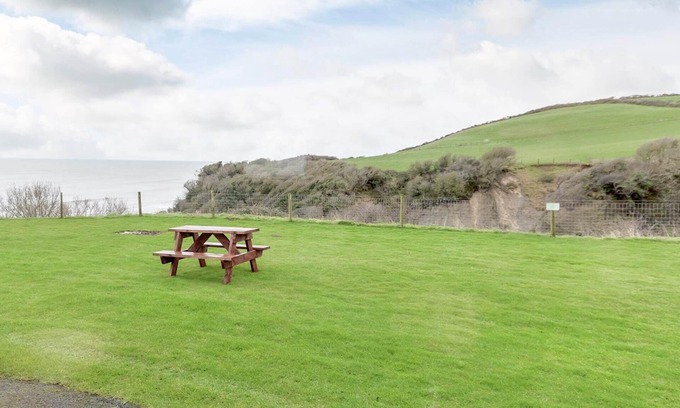 Aberaeron Ski Chalet | 2 bedroom accommodation in Gilfach-Yr-Halen