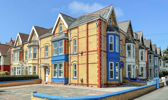 Lytham St. Anne's Apartment | 2 bedroom accommodation in Lytham St Annes