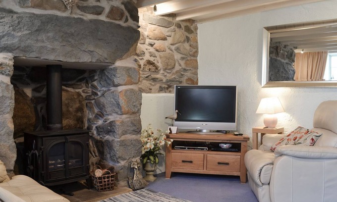 Rhyd-y-clafdy Cottage | 2 bedroom accommodation in Llangybi, near Pwllheli