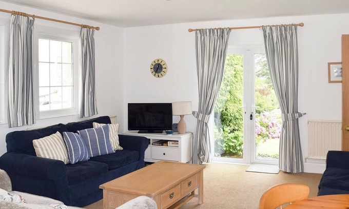 Salcombe Cottage | 2 bedroom accommodation in Herbert Road