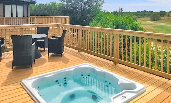 Thorne Ski Chalet | 2 bedroom accommodation in Doncaster, South Yorkshire