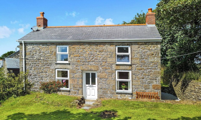 Camborne Cottage | 2 bedroom accommodation in Troon, near Camborne